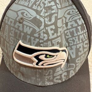 New Era 39THIRTY Cap with Black and Gray SIZE M-L